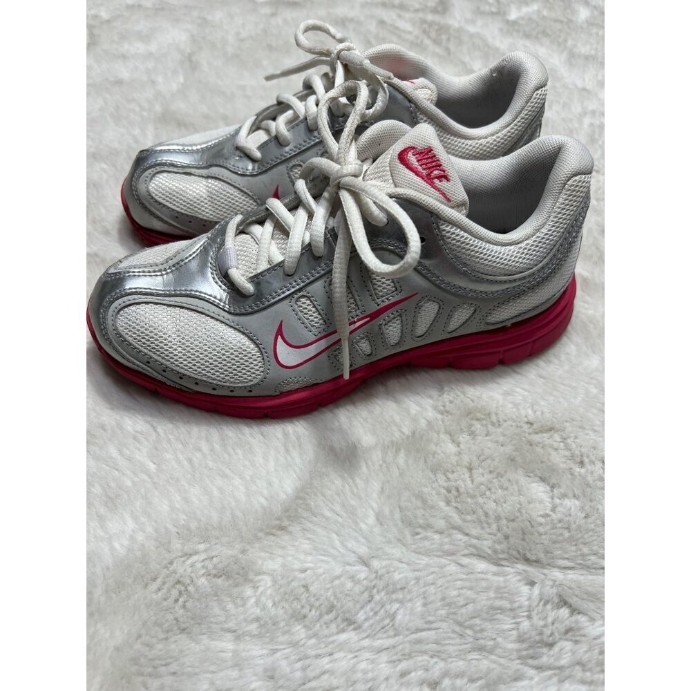 Nike running cross training sneaker kids size 4Y